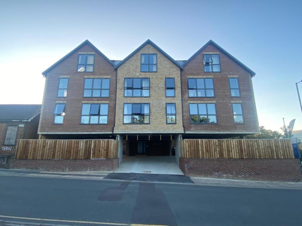 Stylish & Spacious Apartment Royal Tunbridge Wells Bagian luar foto